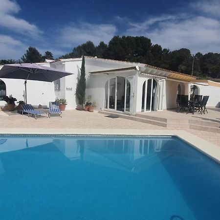 Cheerful 2-Bedroom Villa With Private Pool 칼페 외부 사진