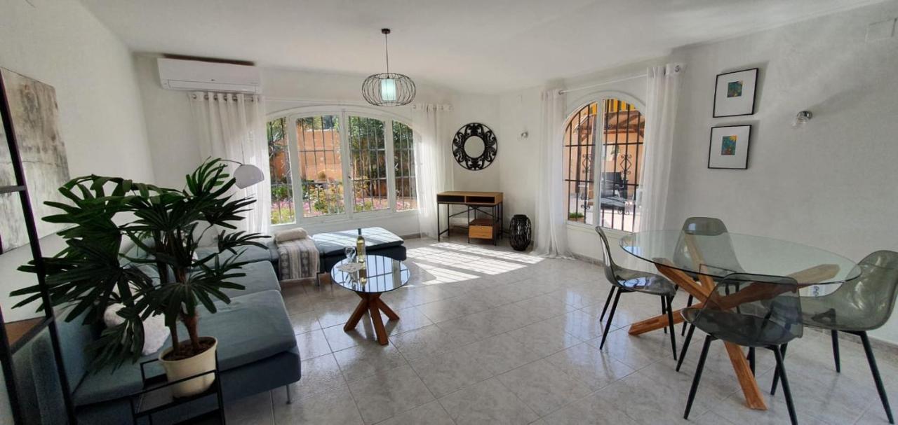 Cheerful 2-Bedroom Villa With Private Pool 칼페 외부 사진