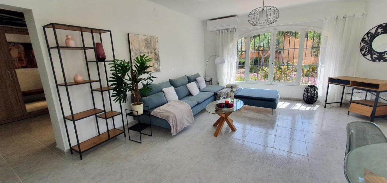 Cheerful 2-Bedroom Villa With Private Pool 칼페 외부 사진