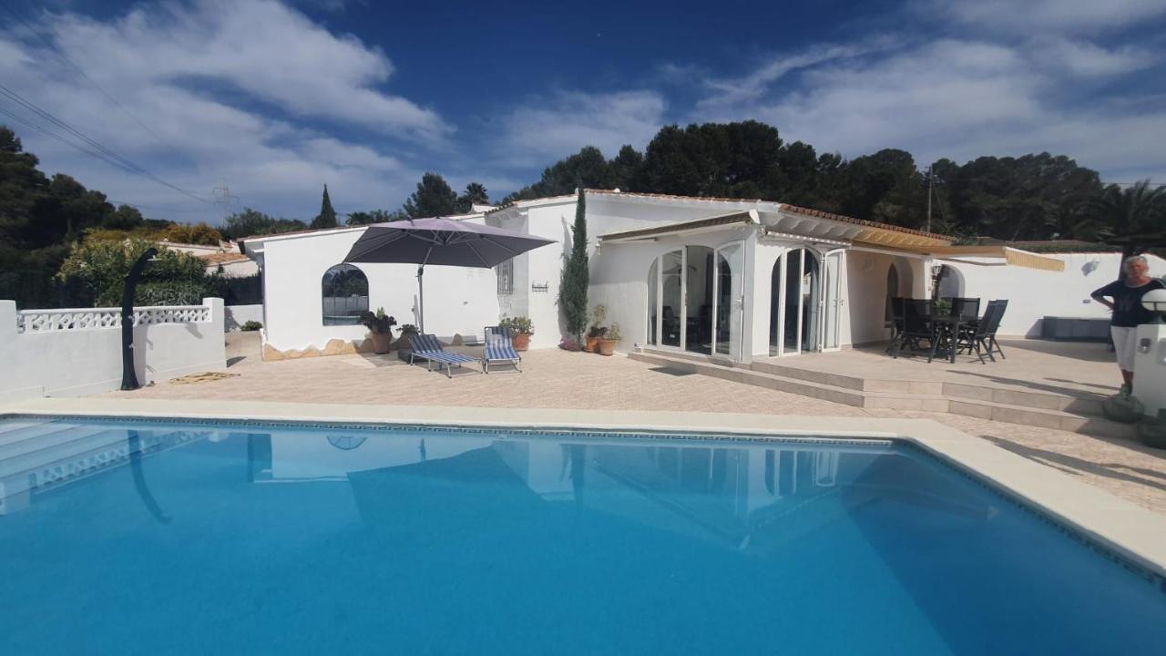 Cheerful 2-Bedroom Villa With Private Pool 칼페 외부 사진