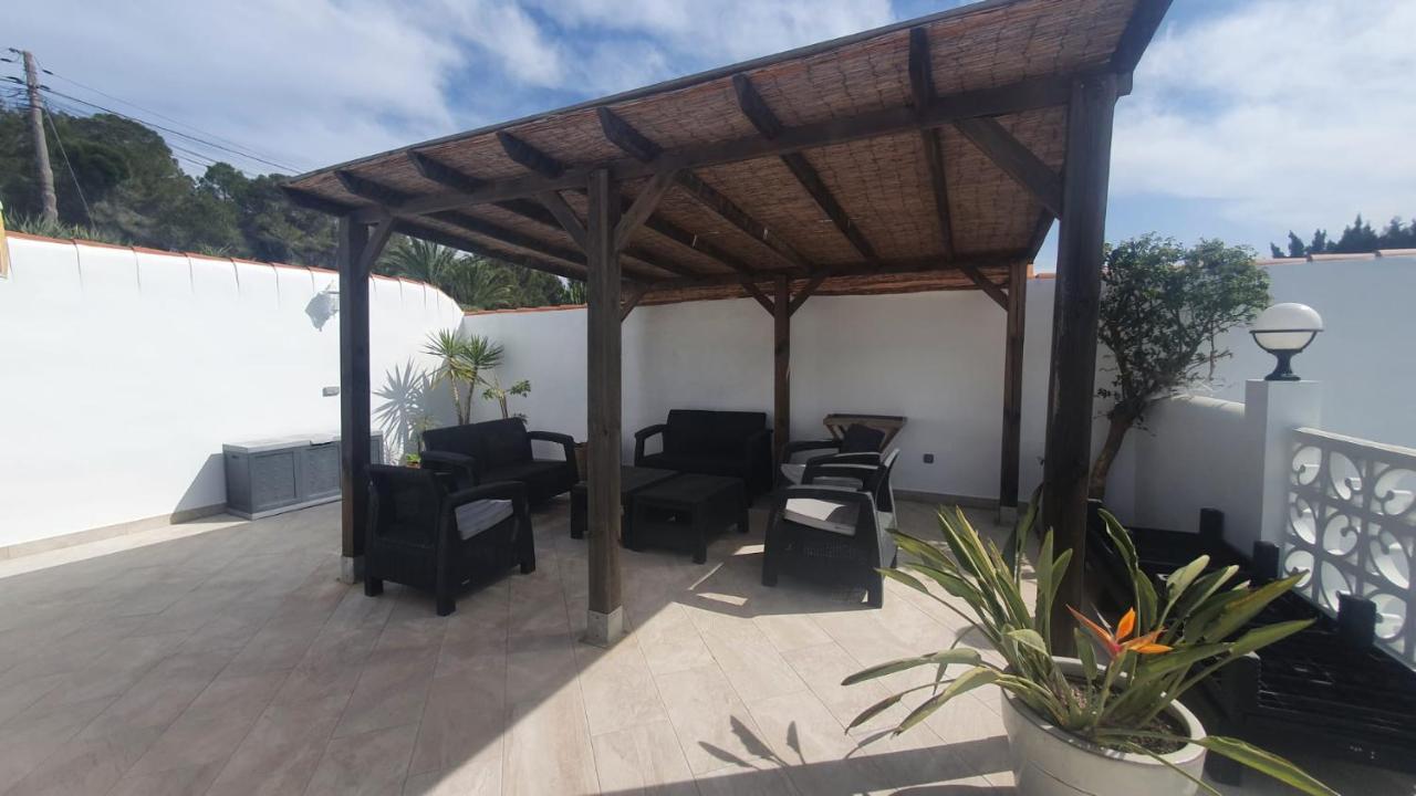 Cheerful 2-Bedroom Villa With Private Pool 칼페 외부 사진