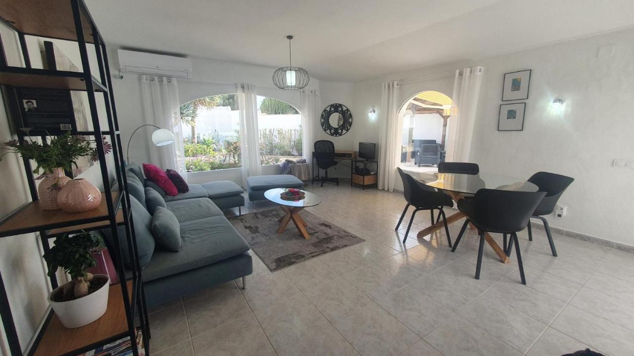 Cheerful 2-Bedroom Villa With Private Pool 칼페 외부 사진