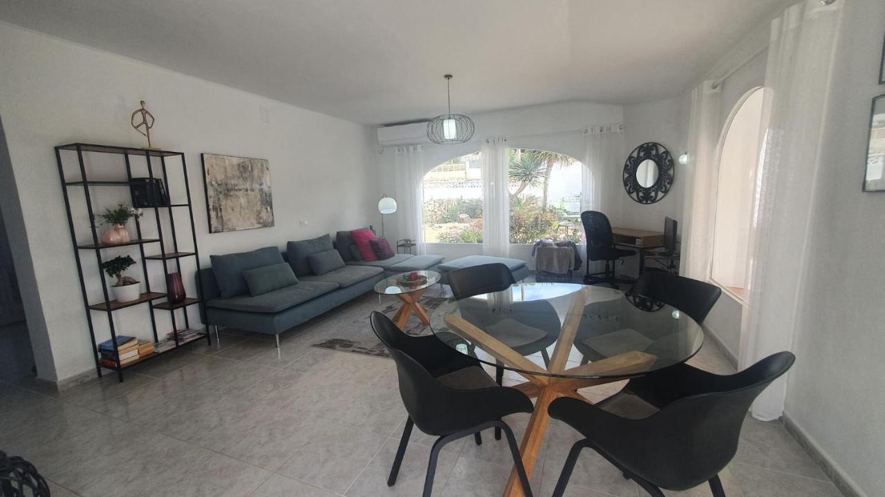 Cheerful 2-Bedroom Villa With Private Pool 칼페 외부 사진